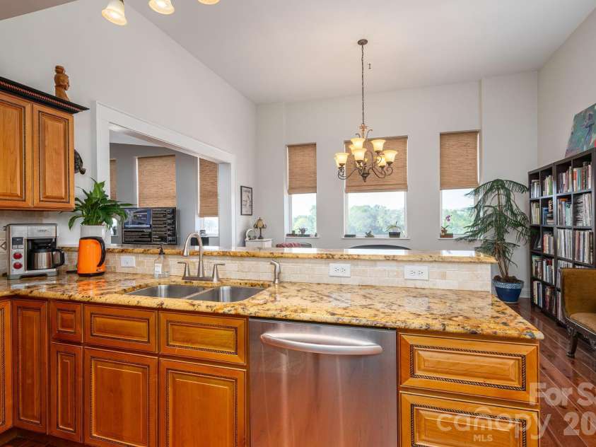 201 Washington Street, Shelby, NC 28150.  MLS# CAR4371771, YatesRealty ID 14368. 