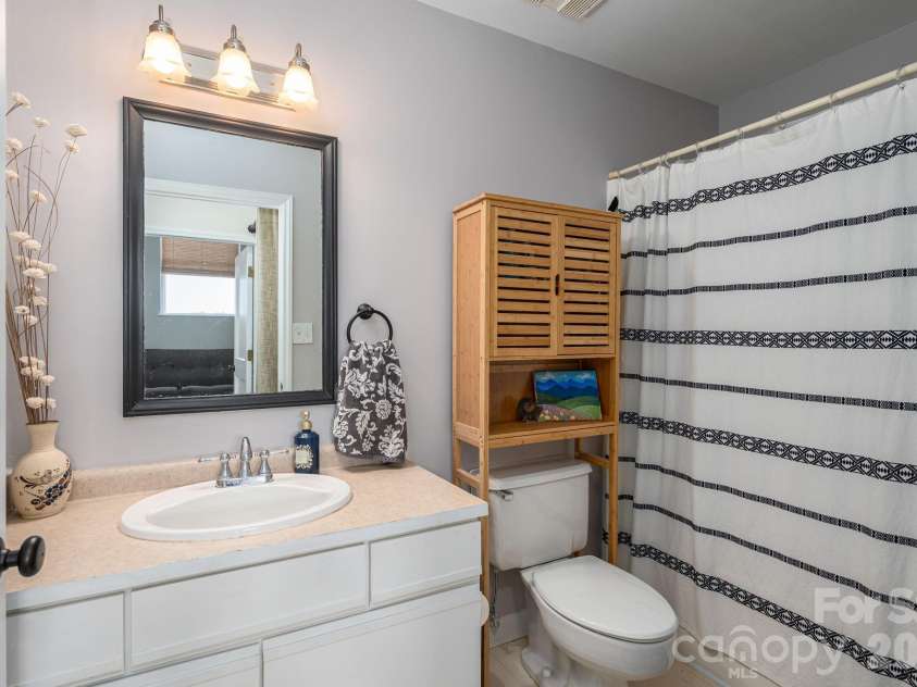 201 Washington Street, Shelby, NC 28150.  MLS# CAR4371771, YatesRealty ID 14368. 