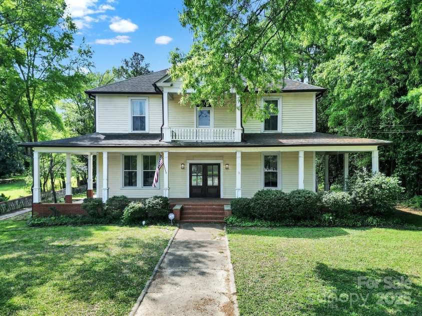 407 Chesterfield Avenue, Lancaster, SC 29720.  MLS# CAR4243139, YatesRealty ID 14369. 