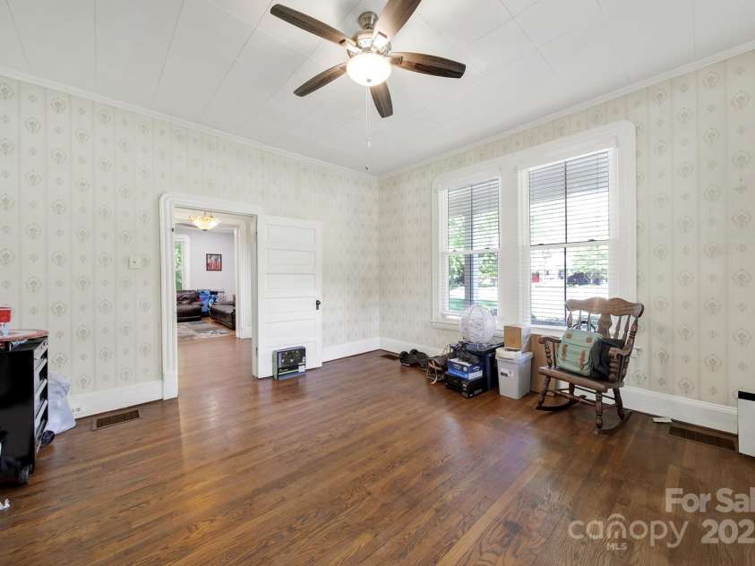 407 Chesterfield Avenue, Lancaster, SC 29720.  MLS# CAR4243139, YatesRealty ID 14369. 