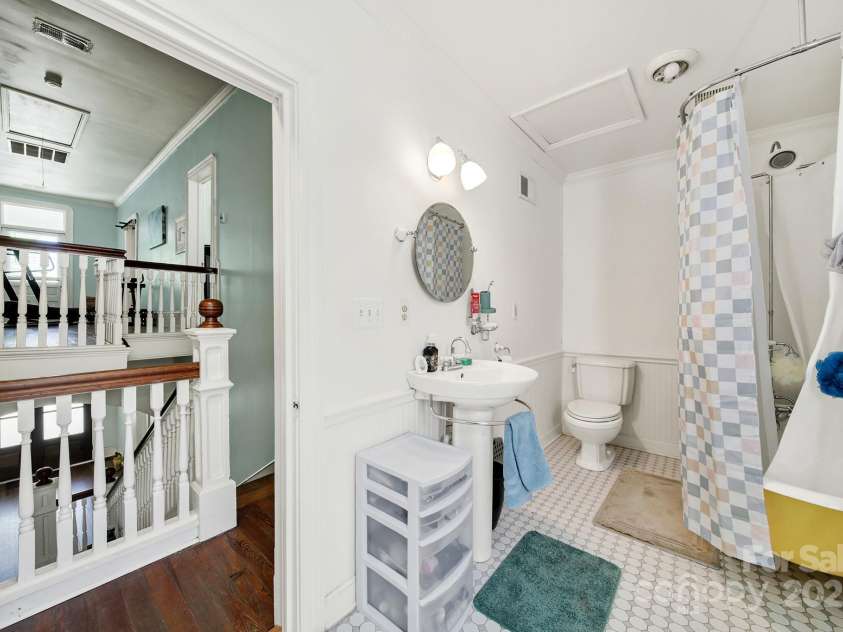 407 Chesterfield Avenue, Lancaster, SC 29720.  MLS# CAR4243139, YatesRealty ID 14369. 