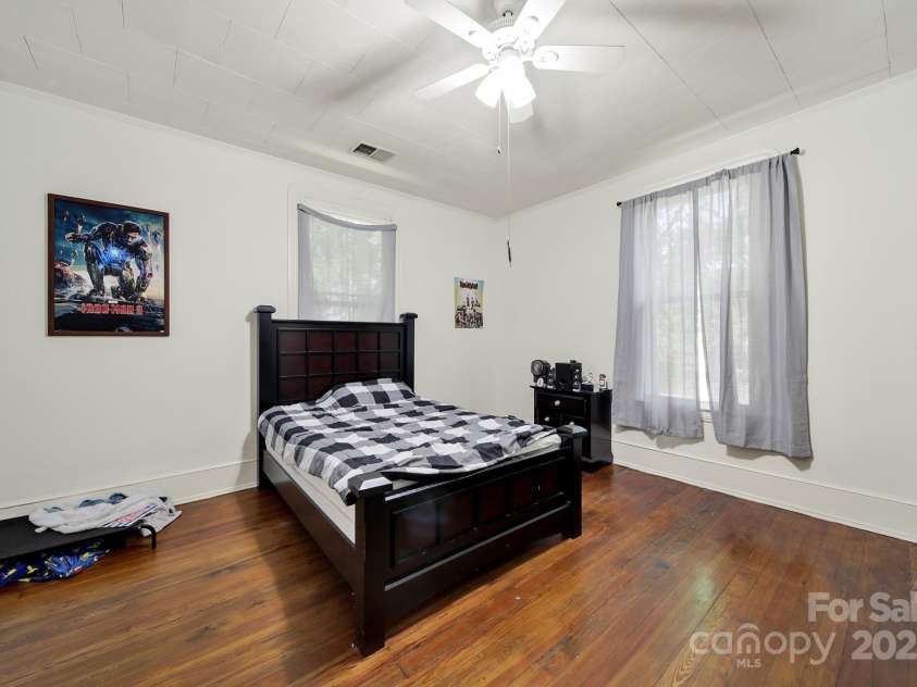 407 Chesterfield Avenue, Lancaster, SC 29720.  MLS# CAR4243139, YatesRealty ID 14369. 