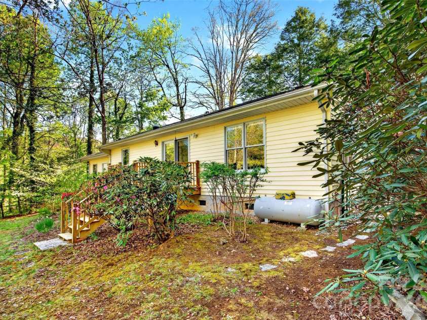 715 Laurel Avenue, Black Mountain, NC 28711.  MLS# CAR4368698, YatesRealty ID 14369. 