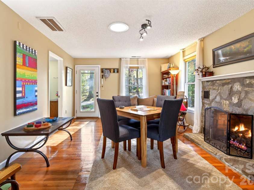 715 Laurel Avenue, Black Mountain, NC 28711.  MLS# CAR4368698, YatesRealty ID 14369. 
