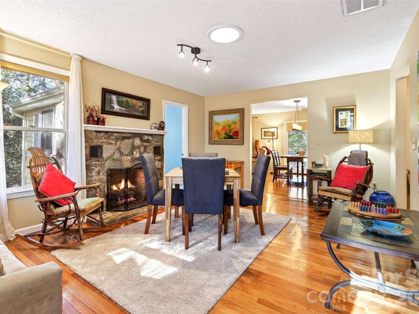 715 Laurel Avenue, Black Mountain, NC 28711.  MLS# CAR4368698, YatesRealty ID 14369. 