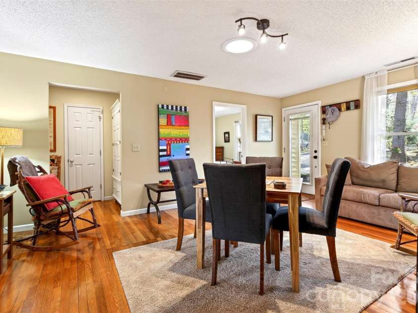 715 Laurel Avenue, Black Mountain, NC 28711.  MLS# CAR4368698, YatesRealty ID 14369. 