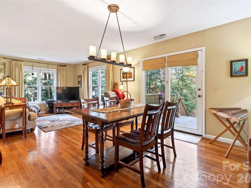 715 Laurel Avenue, Black Mountain, NC 28711.  MLS# CAR4368698, YatesRealty ID 14369. 