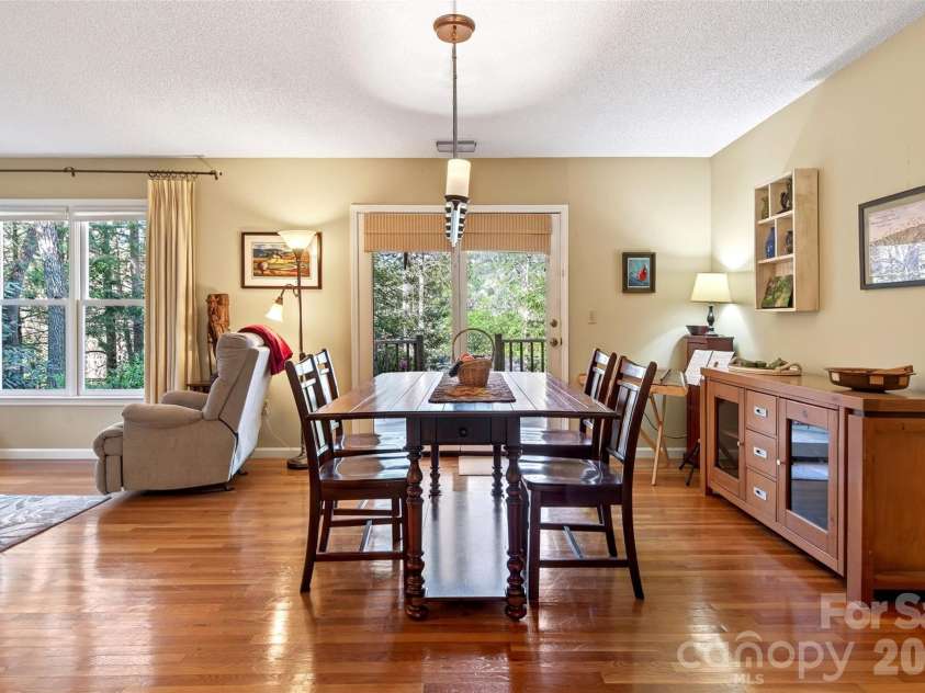 715 Laurel Avenue, Black Mountain, NC 28711.  MLS# CAR4368698, YatesRealty ID 14369. 