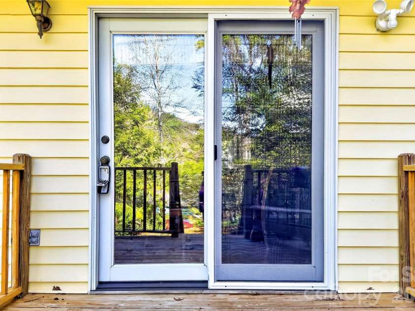 715 Laurel Avenue, Black Mountain, NC 28711.  MLS# CAR4368698, YatesRealty ID 14369. 