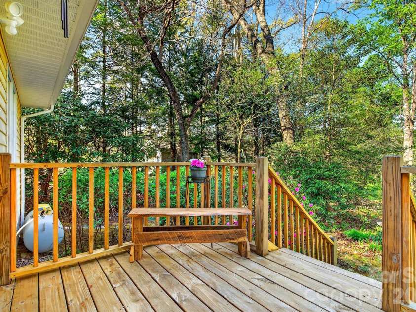715 Laurel Avenue, Black Mountain, NC 28711.  MLS# CAR4368698, YatesRealty ID 14369. 