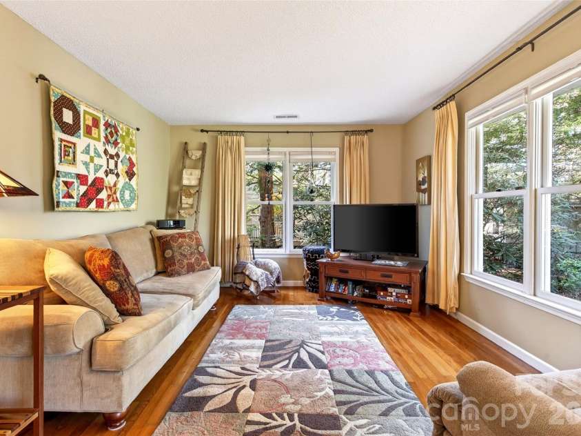 715 Laurel Avenue, Black Mountain, NC 28711.  MLS# CAR4368698, YatesRealty ID 14369. 