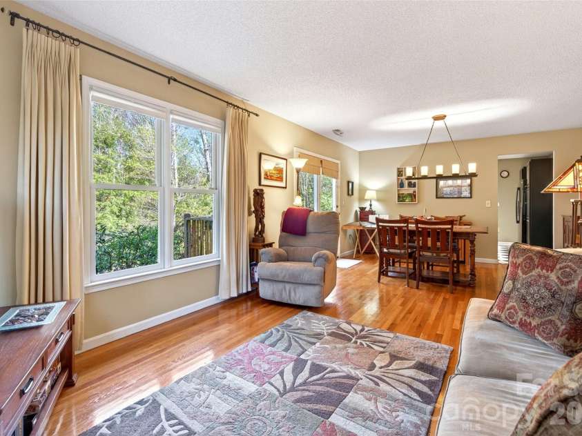 715 Laurel Avenue, Black Mountain, NC 28711.  MLS# CAR4368698, YatesRealty ID 14369. 