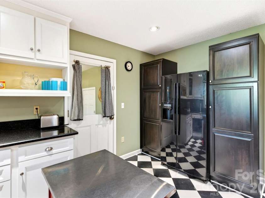 715 Laurel Avenue, Black Mountain, NC 28711.  MLS# CAR4368698, YatesRealty ID 14369. 