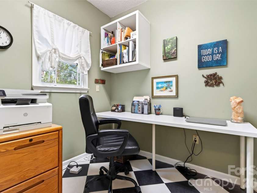 715 Laurel Avenue, Black Mountain, NC 28711.  MLS# CAR4368698, YatesRealty ID 14369. 