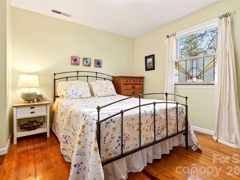 715 Laurel Avenue, Black Mountain, NC 28711.  MLS# CAR4368698, YatesRealty ID 14369. 