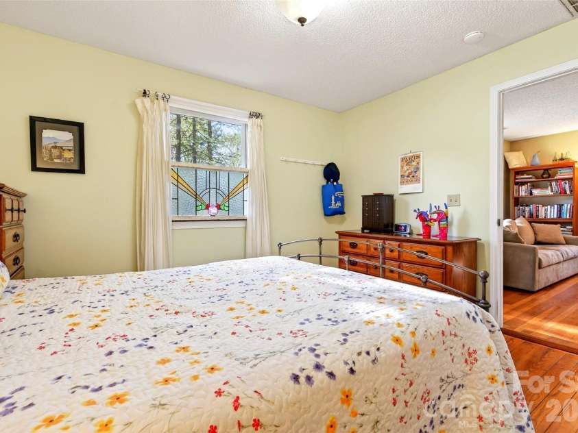 715 Laurel Avenue, Black Mountain, NC 28711.  MLS# CAR4368698, YatesRealty ID 14369. 