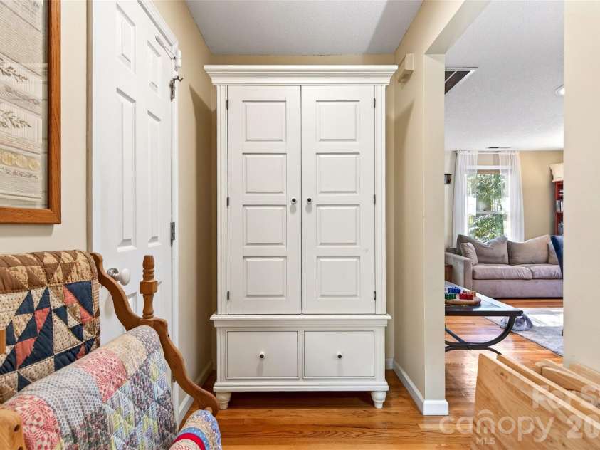 715 Laurel Avenue, Black Mountain, NC 28711.  MLS# CAR4368698, YatesRealty ID 14369. 