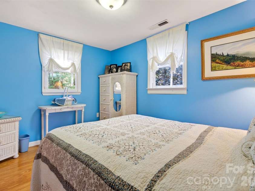 715 Laurel Avenue, Black Mountain, NC 28711.  MLS# CAR4368698, YatesRealty ID 14369. 
