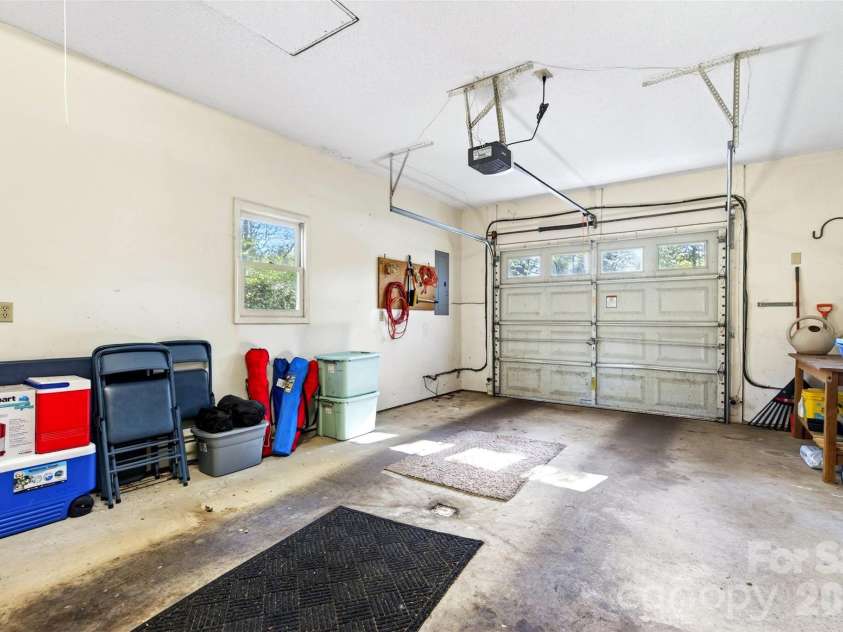715 Laurel Avenue, Black Mountain, NC 28711.  MLS# CAR4368698, YatesRealty ID 14369. 