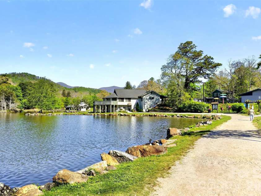 715 Laurel Avenue, Black Mountain, NC 28711.  MLS# CAR4368698, YatesRealty ID 14369. 