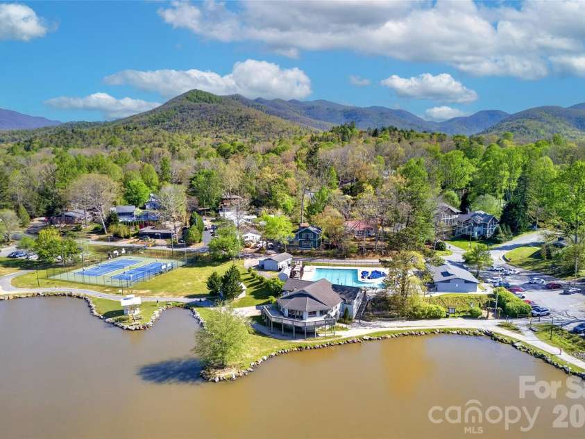 715 Laurel Avenue, Black Mountain, NC 28711.  MLS# CAR4368698, YatesRealty ID 14369. 