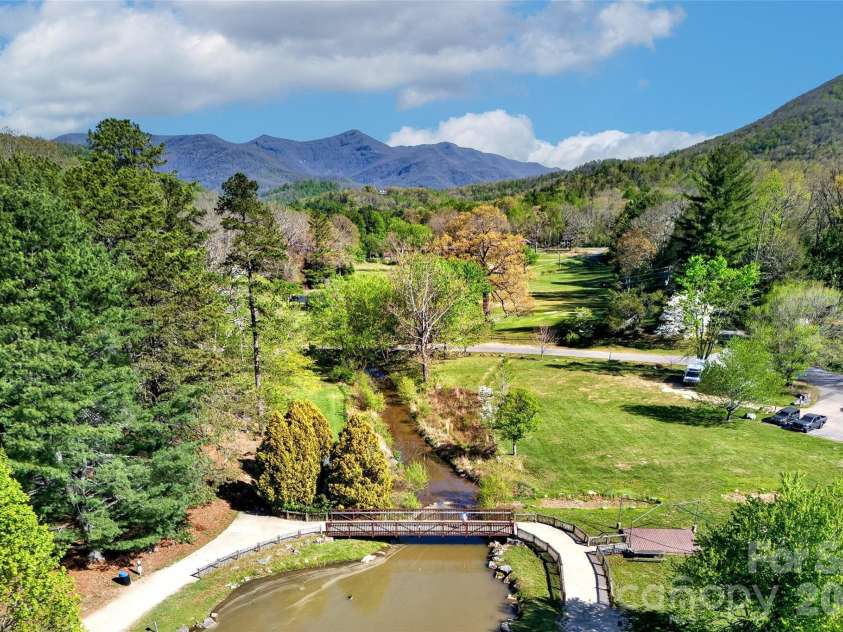 715 Laurel Avenue, Black Mountain, NC 28711.  MLS# CAR4368698, YatesRealty ID 14369. 