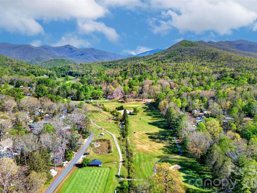 715 Laurel Avenue, Black Mountain, NC 28711.  MLS# CAR4368698, YatesRealty ID 14369. 
