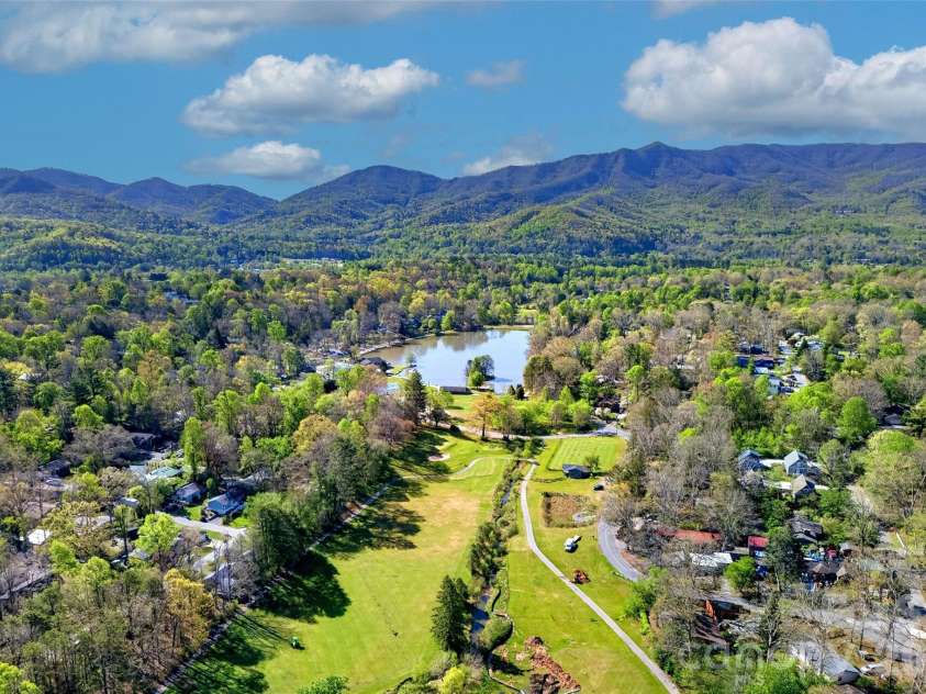715 Laurel Avenue, Black Mountain, NC 28711.  MLS# CAR4368698, YatesRealty ID 14369. 