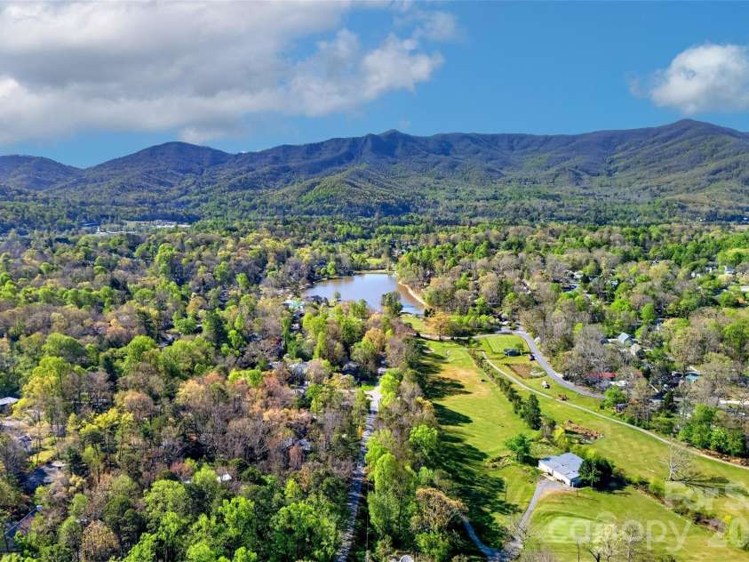 715 Laurel Avenue, Black Mountain, NC 28711.  MLS# CAR4368698, YatesRealty ID 14369. 