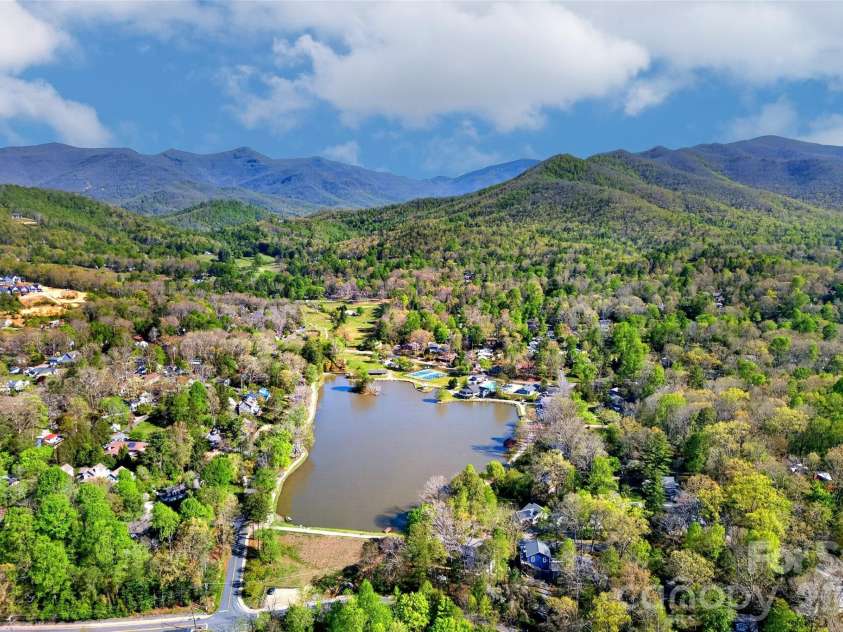 715 Laurel Avenue, Black Mountain, NC 28711.  MLS# CAR4368698, YatesRealty ID 14369. 