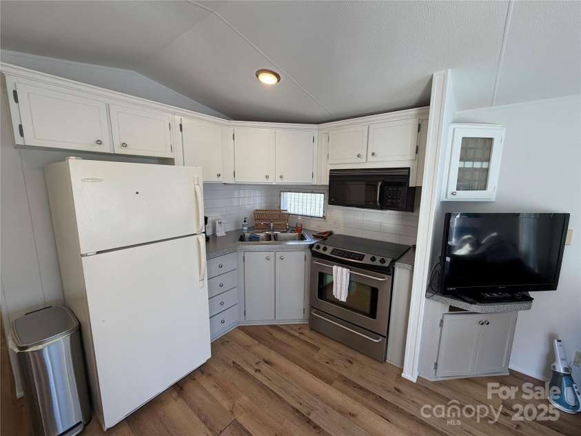 104 Hummingbird Drive, New London, NC 228127.  MLS# CAR4314763, YatesRealty ID 1437. 