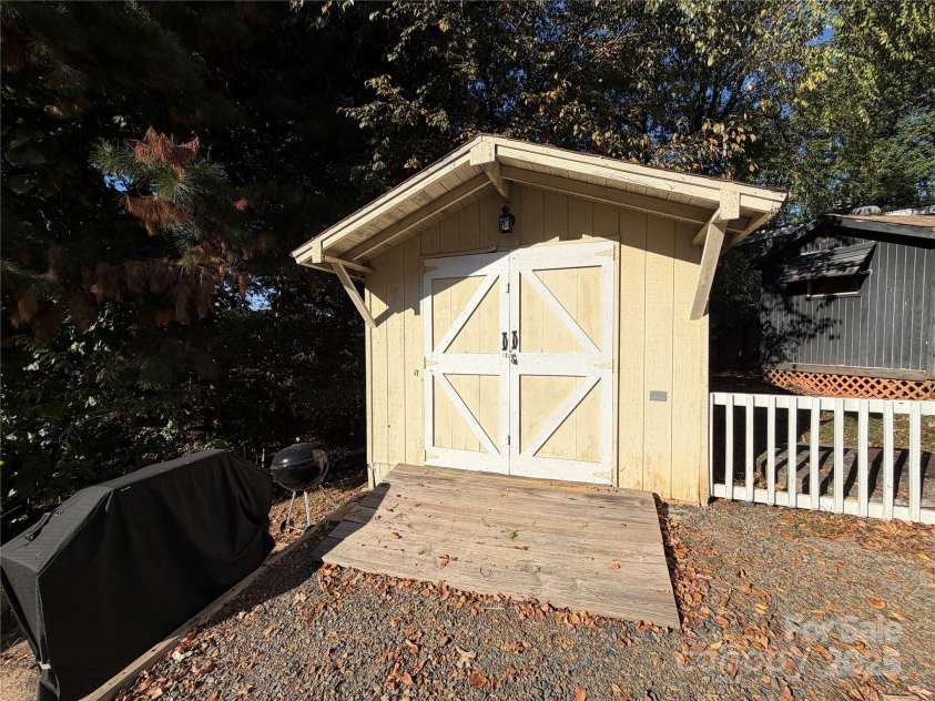 104 Hummingbird Drive, New London, NC 228127.  MLS# CAR4314763, YatesRealty ID 1437. 