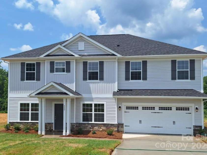 115 Kerr Walk Drive, Statesville, NC 28677.  MLS# CAR4261377, YatesRealty ID 14370. 