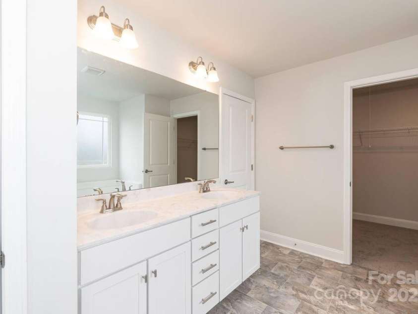 115 Kerr Walk Drive, Statesville, NC 28677.  MLS# CAR4261377, YatesRealty ID 14370. 