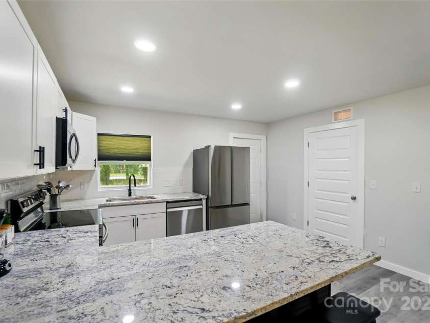 13821 David Street, Huntersville, NC 28078.  MLS# CAR4261504, YatesRealty ID 14371. Kitchen