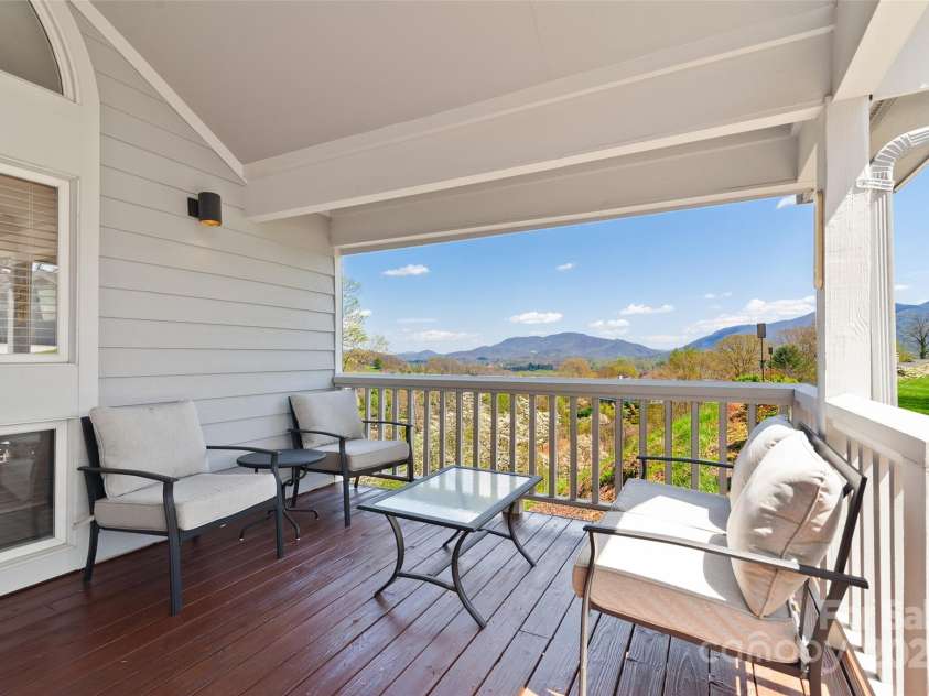 135 Oakcrest Lane, Waynesville, NC 28786.  MLS# CAR4235080, YatesRealty ID 14372. 