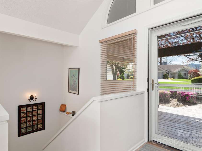 135 Oakcrest Lane, Waynesville, NC 28786.  MLS# CAR4235080, YatesRealty ID 14372. 