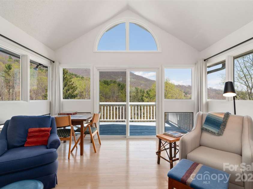 135 Oakcrest Lane, Waynesville, NC 28786.  MLS# CAR4235080, YatesRealty ID 14372. 