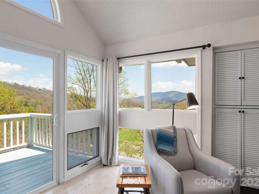 135 Oakcrest Lane, Waynesville, NC 28786.  MLS# CAR4235080, YatesRealty ID 14372. 