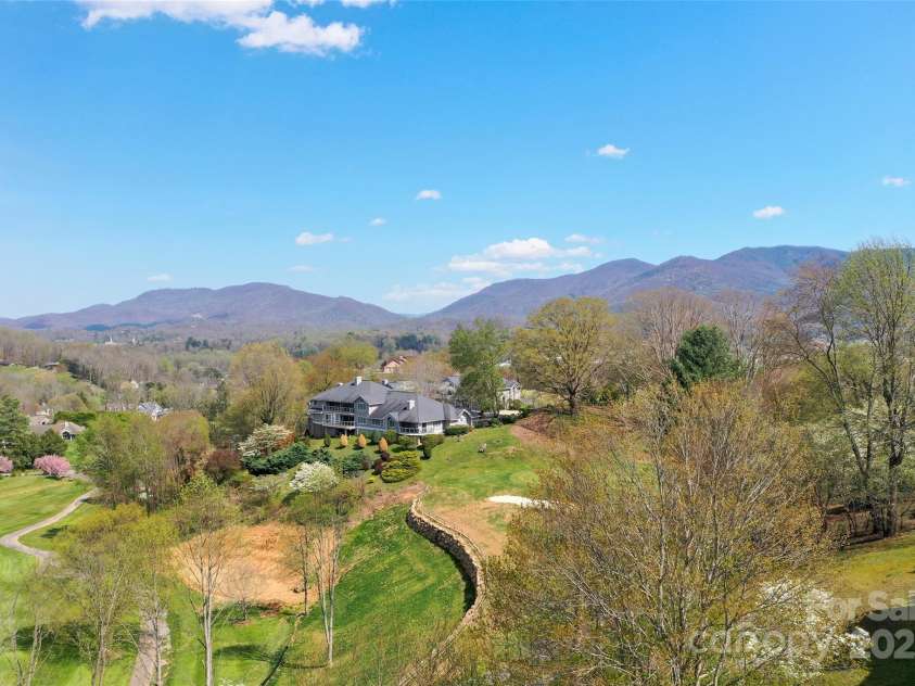 135 Oakcrest Lane, Waynesville, NC 28786.  MLS# CAR4235080, YatesRealty ID 14372. 