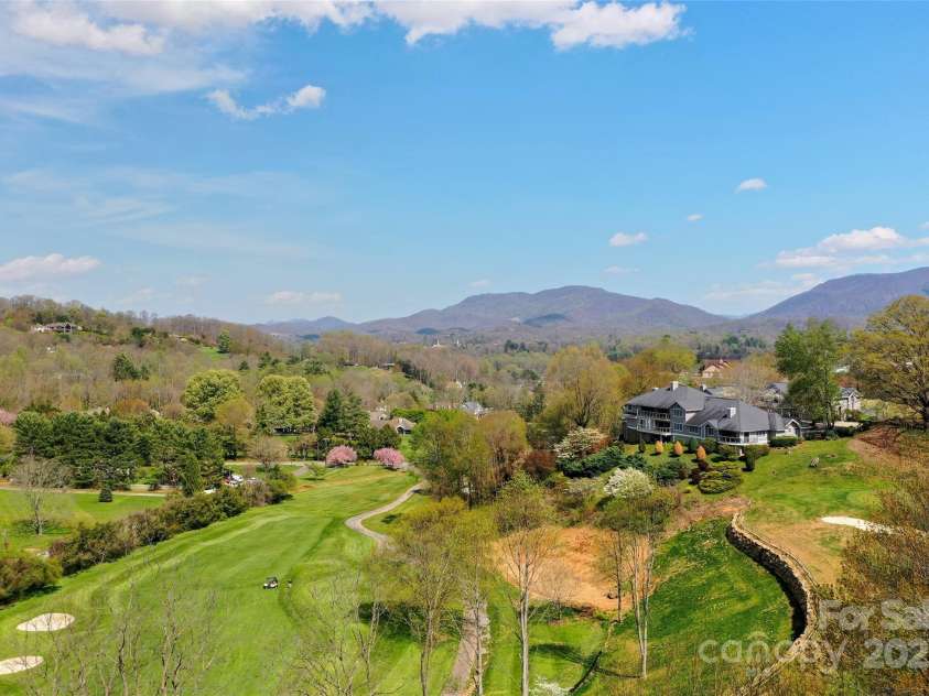 135 Oakcrest Lane, Waynesville, NC 28786.  MLS# CAR4235080, YatesRealty ID 14372. 