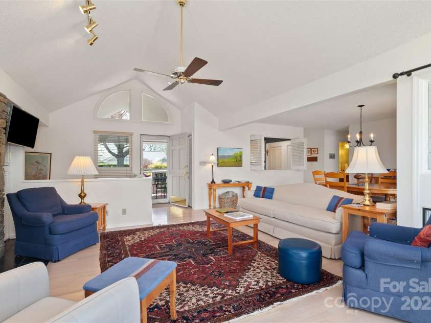 135 Oakcrest Lane, Waynesville, NC 28786.  MLS# CAR4235080, YatesRealty ID 14372. 