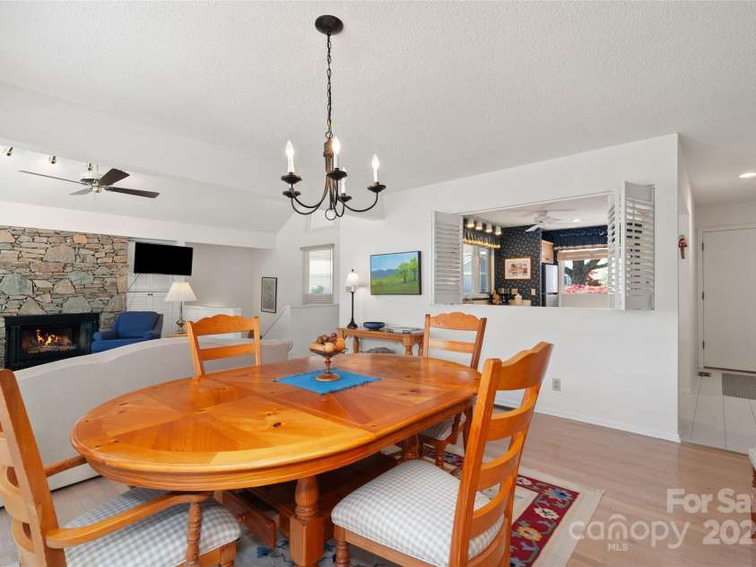 135 Oakcrest Lane, Waynesville, NC 28786.  MLS# CAR4235080, YatesRealty ID 14372. 