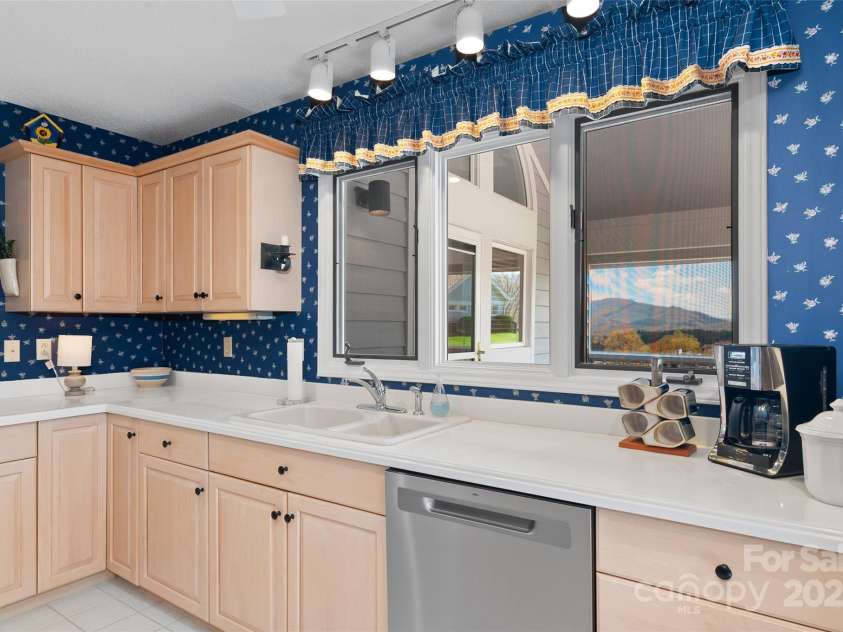 135 Oakcrest Lane, Waynesville, NC 28786.  MLS# CAR4235080, YatesRealty ID 14372. 