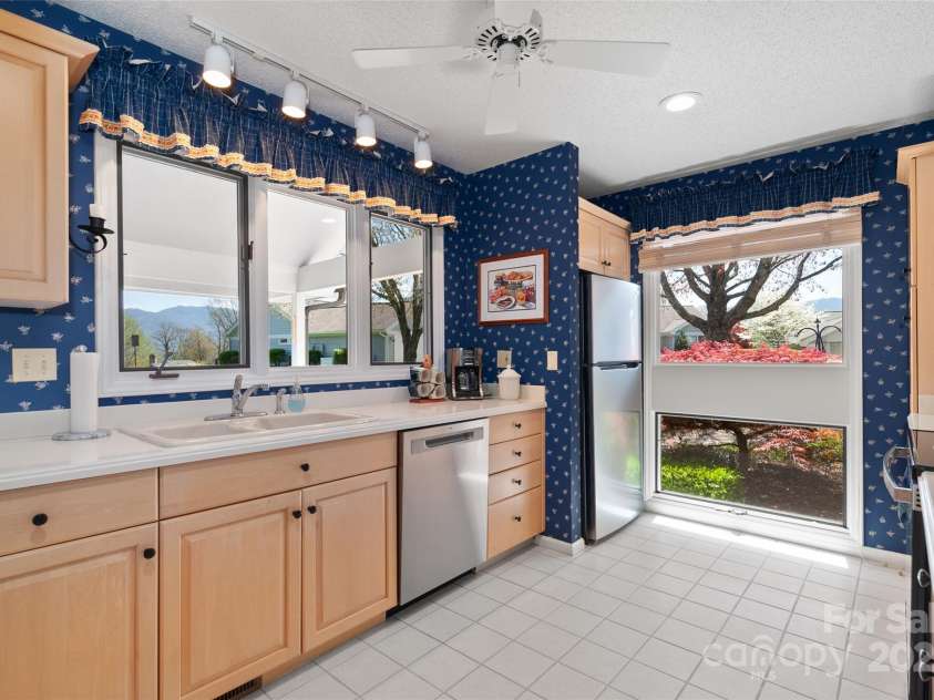 135 Oakcrest Lane, Waynesville, NC 28786.  MLS# CAR4235080, YatesRealty ID 14372. 