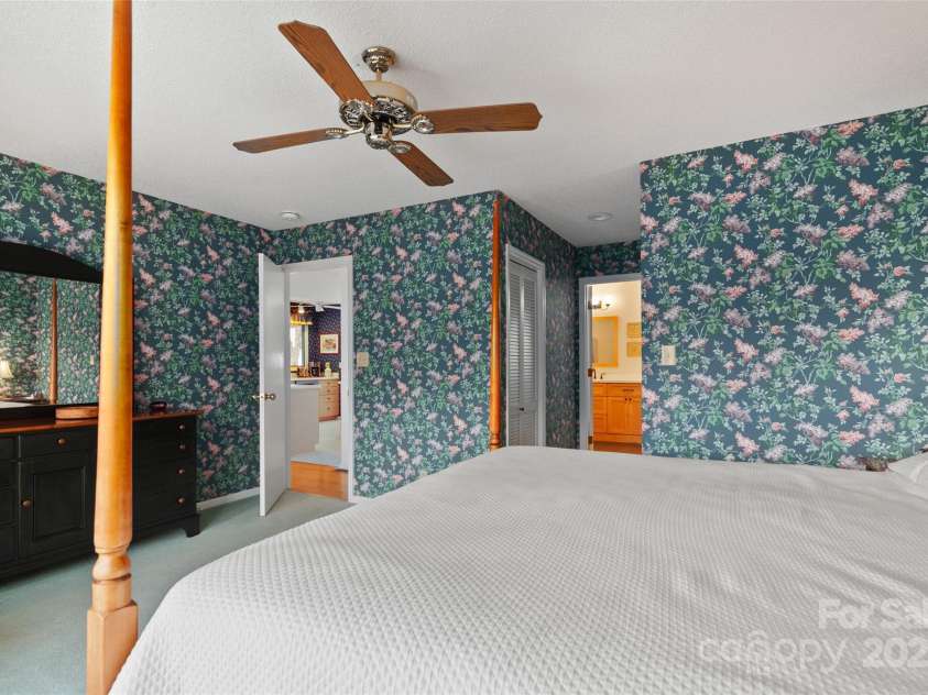 135 Oakcrest Lane, Waynesville, NC 28786.  MLS# CAR4235080, YatesRealty ID 14372. 