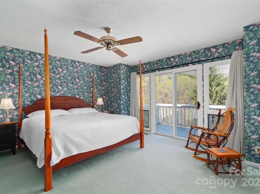 135 Oakcrest Lane, Waynesville, NC 28786.  MLS# CAR4235080, YatesRealty ID 14372. 