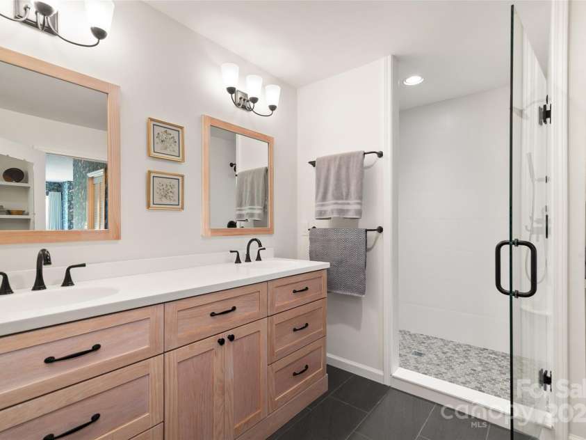 135 Oakcrest Lane, Waynesville, NC 28786.  MLS# CAR4235080, YatesRealty ID 14372. 