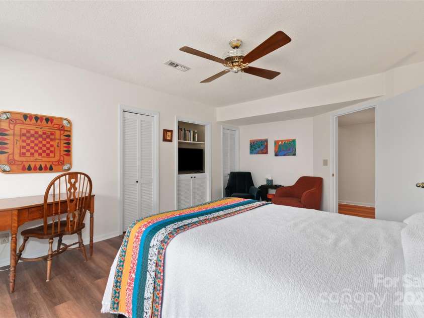 135 Oakcrest Lane, Waynesville, NC 28786.  MLS# CAR4235080, YatesRealty ID 14372. 