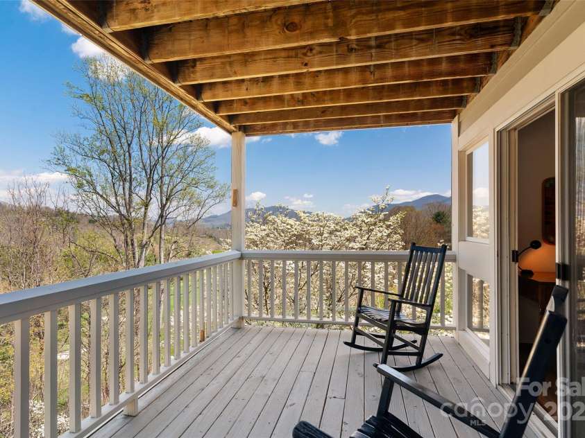 135 Oakcrest Lane, Waynesville, NC 28786.  MLS# CAR4235080, YatesRealty ID 14372. 